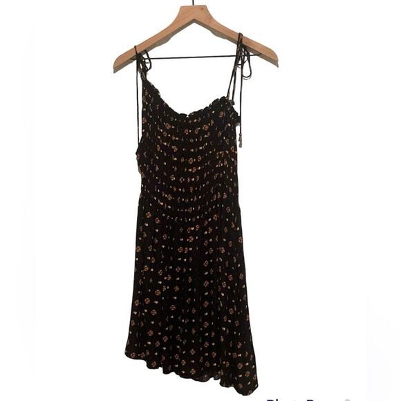 NWOT FREE PEOPLE Clementina Smocked Floral Mini Dress.. Size XS - Picture 4 of 9